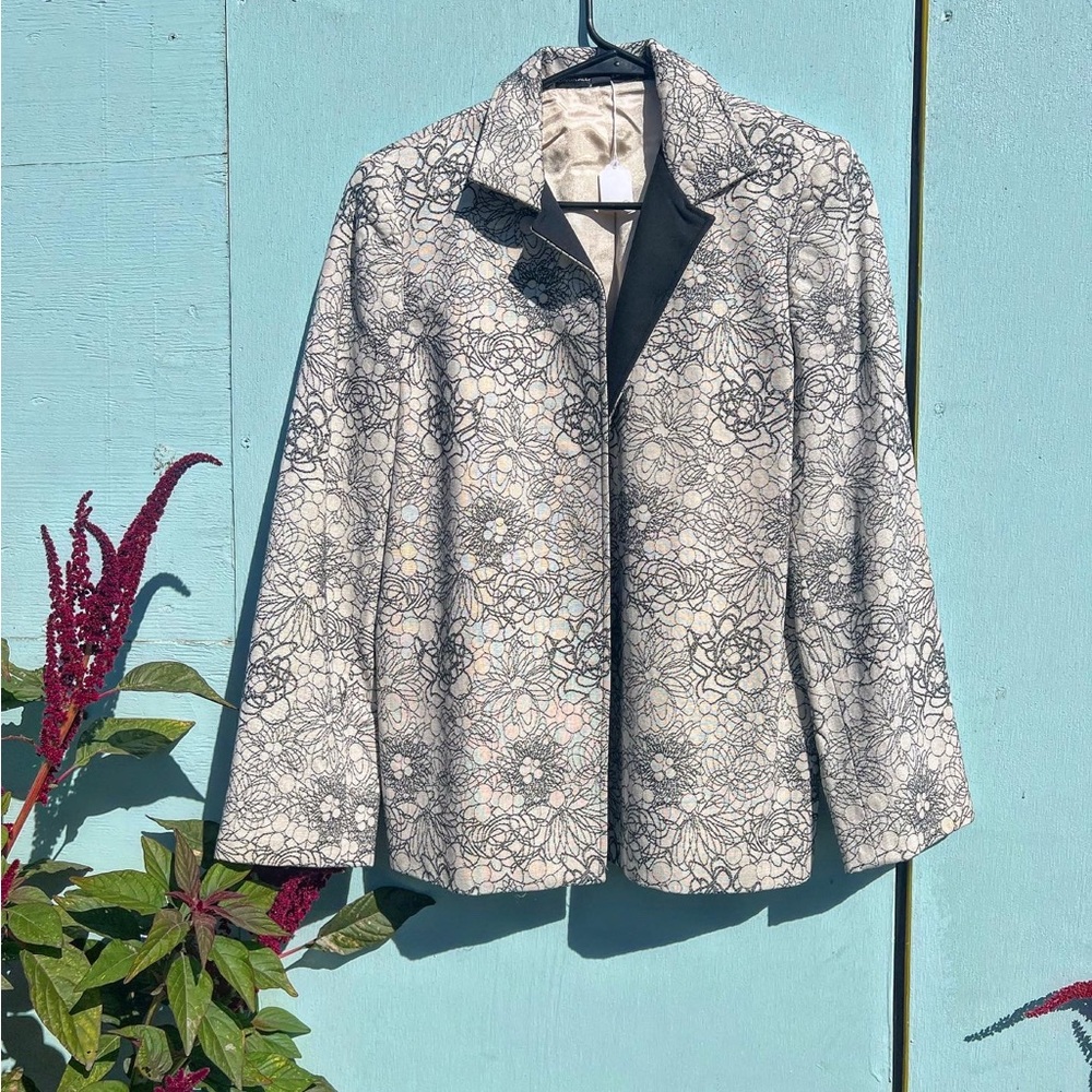 Groovy Spiral Blazer B&W